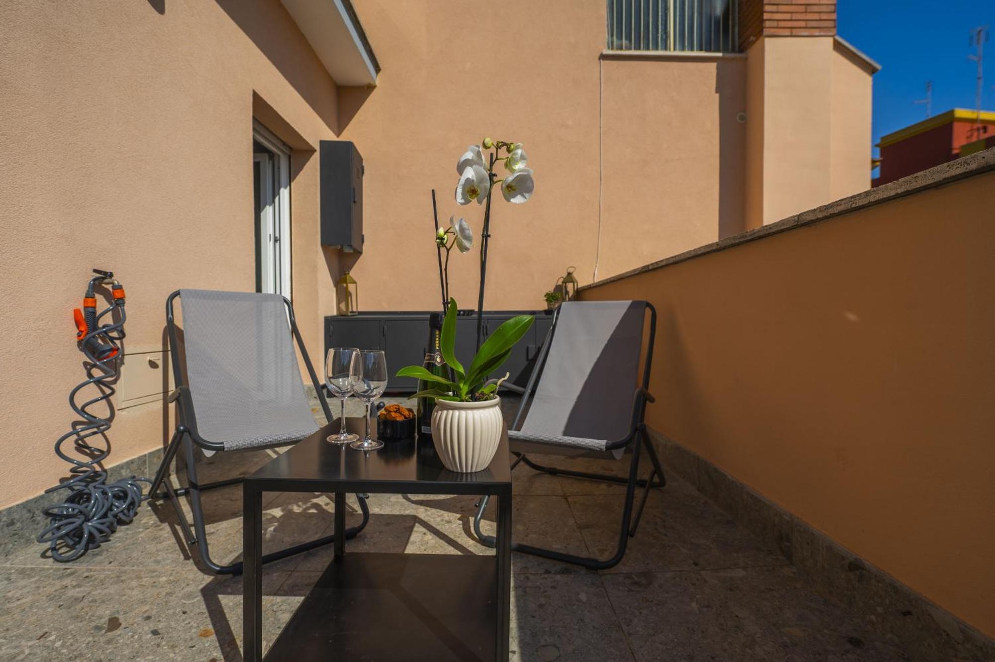 Terrace By St Peter * Roma